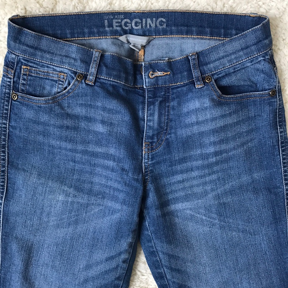 New York & Company Low Rise Skinny Jeans - Picture 10 of 15
